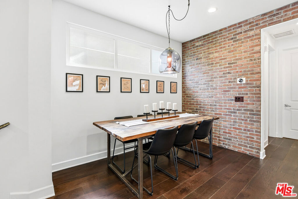 5821 N Lantern Court