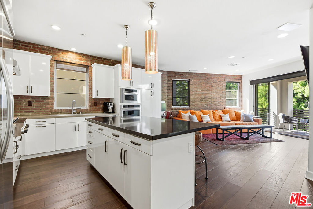 5821 N Lantern Court