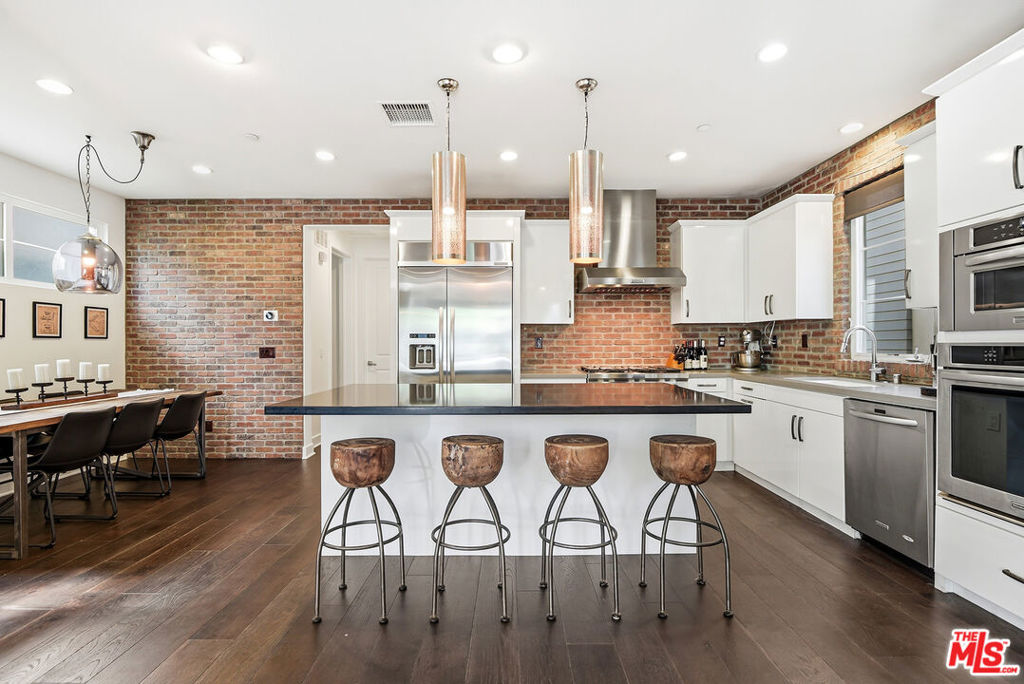 5821 N Lantern Court