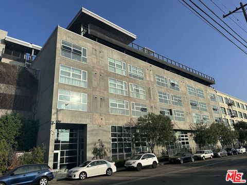 Photo of 530 S Hewitt Street #147, Los Angeles, CA 90013 (MLS # 25616021)