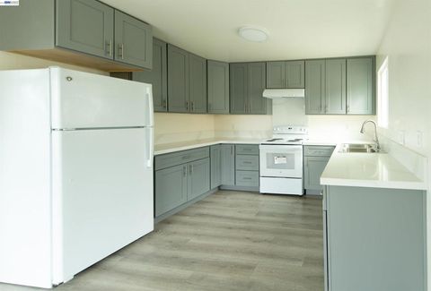 Photo of 3639 Patterson Ave Ave, Oakland, CA 94619 (MLS # 41132641)