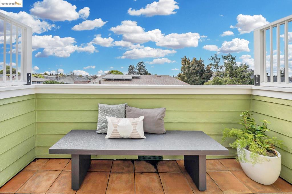 BERKELEY BORDER - Residential Income