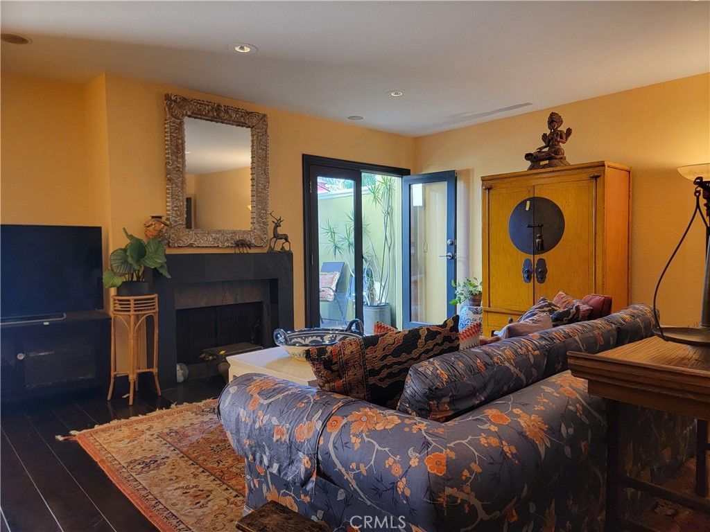 Photo of 4134 Tujunga Ave #104, Studio City, CA 91604 (MLS # SR26075569)