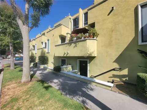 MLS: SR26075569