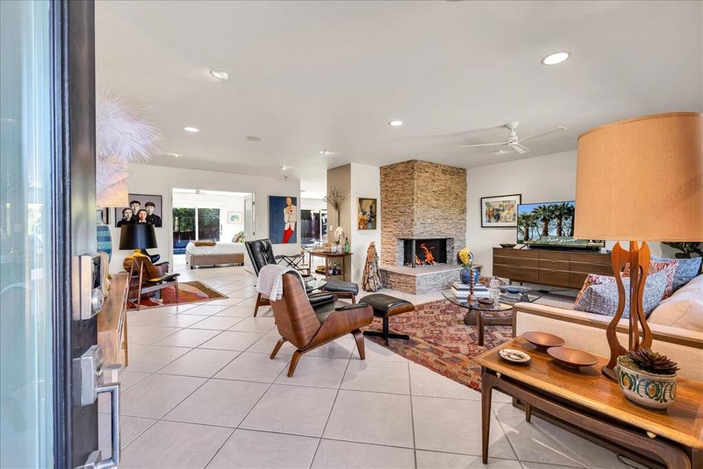 703 N Calle Rolph