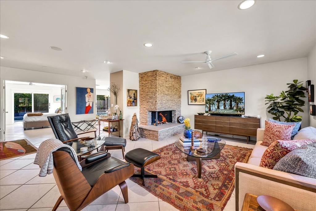 703 N Calle Rolph