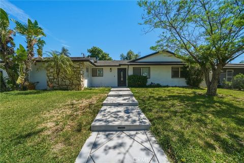 Photo of 1365 N Chestnut Ave, Rialto, CA 92376 (MLS # DW26065217)