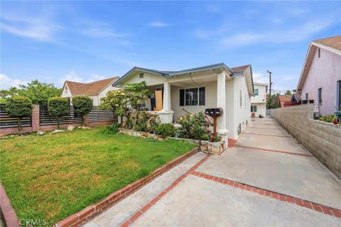 Photo of 622 Eastmont AVE, Los Angeles, CA 90022 (MLS # DW26145789)