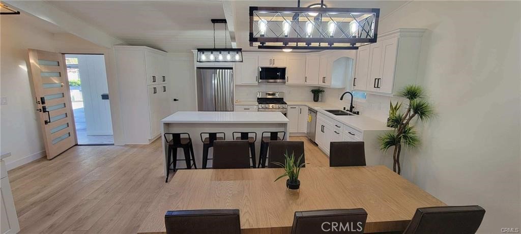 821 N Mountain View Place