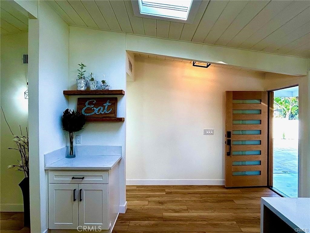 821 N Mountain View Place