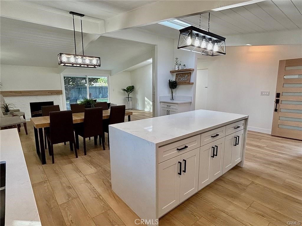 821 N Mountain View Place