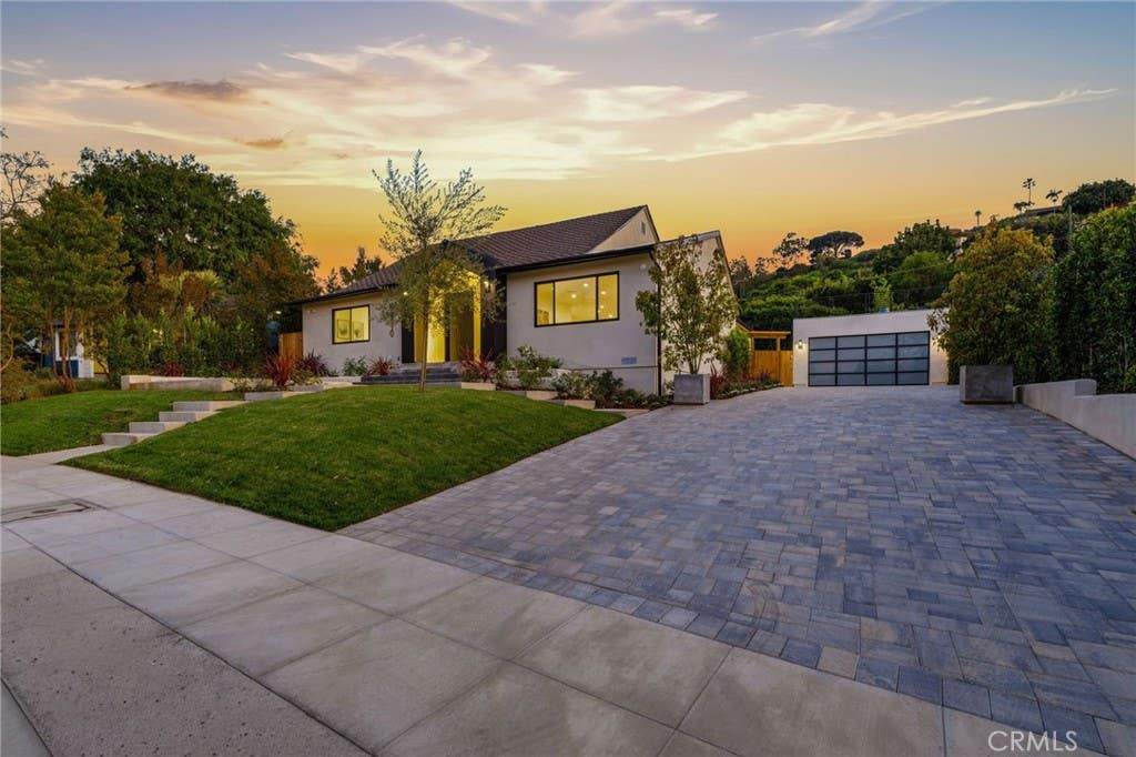 Photo of 5110 Orange Pl, Los Angeles, CA 90008 (MLS # SR26132110)