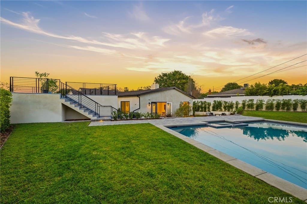 Photo of 5110 Orange Pl, Los Angeles, CA 90008 (MLS # SR26132110)