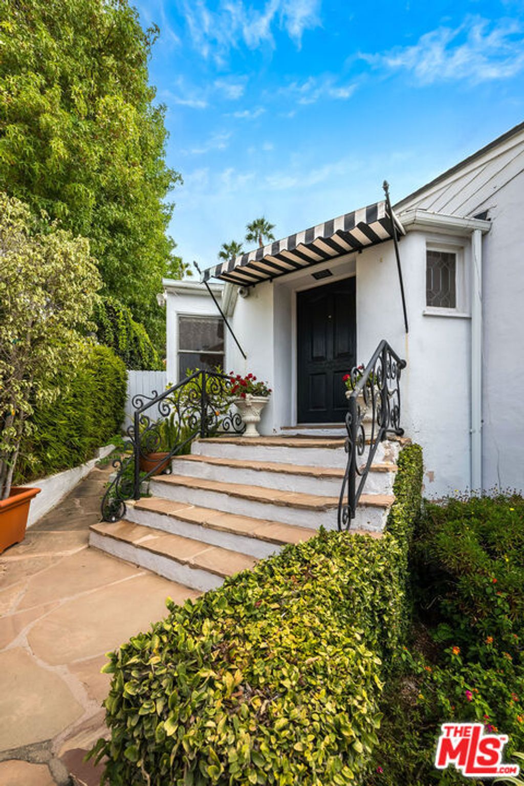 Photo of 16177 Alcima Avenue, Pacific Palisades, CA 90272 (MLS # 25613467)
