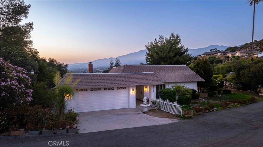 2108 El Arbolita Drive