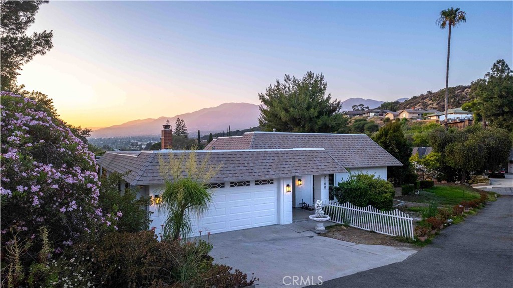 2108 El Arbolita Drive