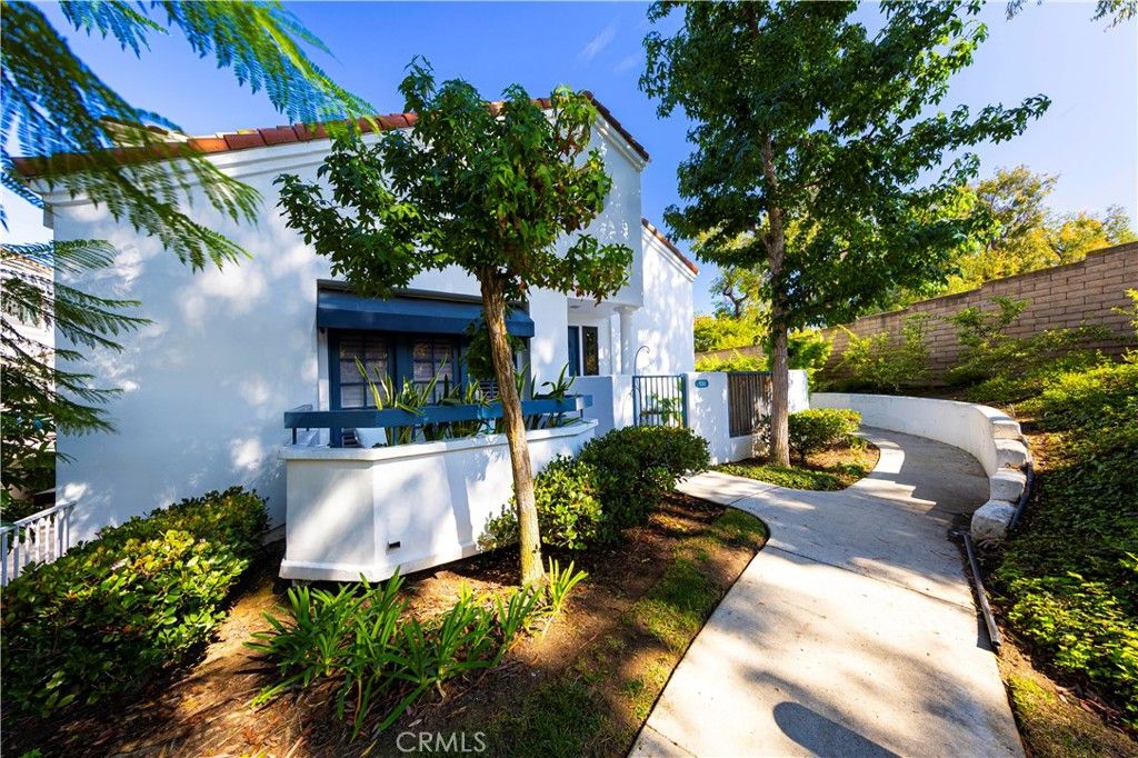 Photo of 19561 Pompano Ln #106, Huntington Beach, CA 92648 (MLS # OC25223527)