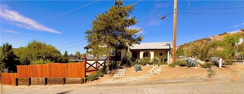 Photo of 14802 Sunnydale Dr, Lake Hughes, CA 93532 (MLS # DW25227190) Photo of 14802 Sunnydale Dr, Lake Hughes, CA 93532 (MLS # DW25227190)