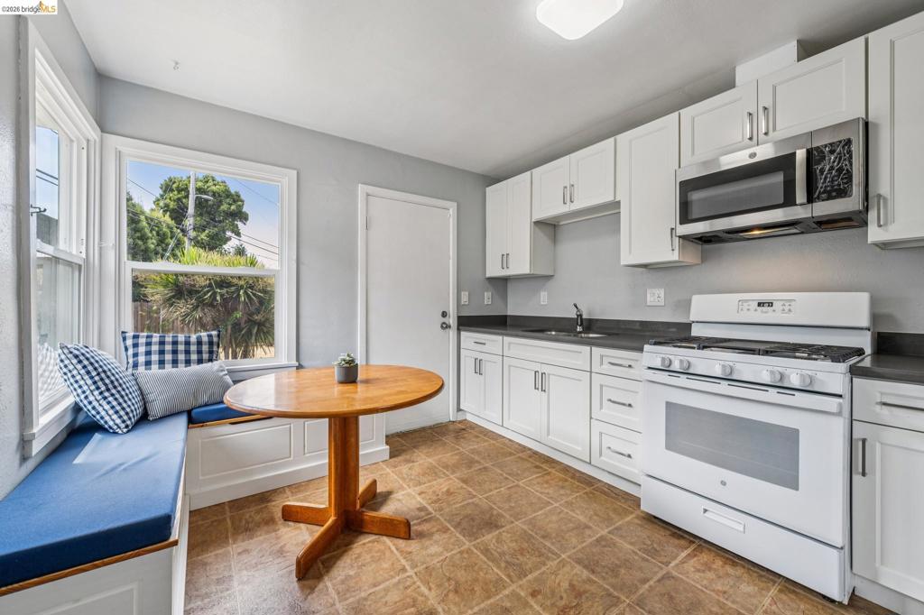 18 W Bissell Ave 204