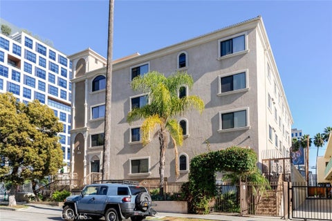 Photo of 1466 Tamarind Avenue #401, Los Angeles, CA 90028 (MLS # GD26164329)