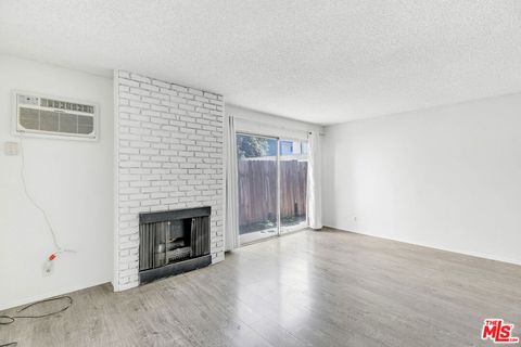 Photo of 1811 Parnell Avenue #3, Los Angeles, CA 90025 (MLS # 25611583) Photo of 1811 Parnell Avenue #3, Los Angeles, CA 90025 (MLS # 25611583)