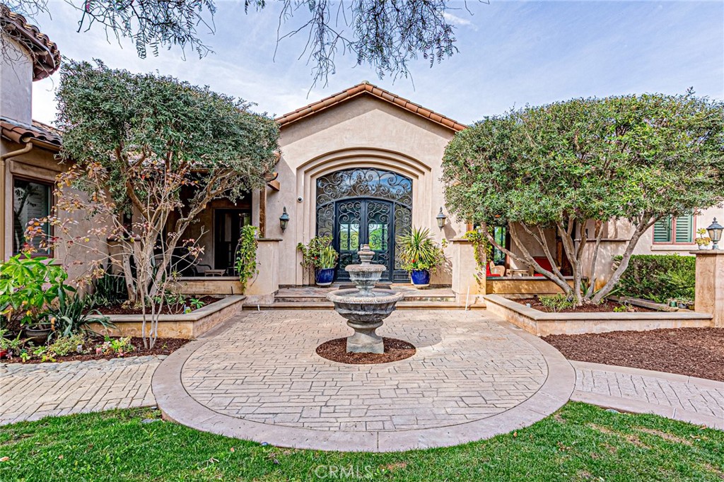 1241 W Valencia Mesa