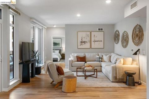 Photo of 260 Brooklyn Basin Way WAY #574, Oakland, CA 94606 (MLS # 41138252)