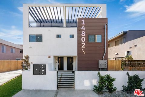 Photo of 14804 Vanowen Street, Van Nuys, CA 91405 (MLS # 26654509)