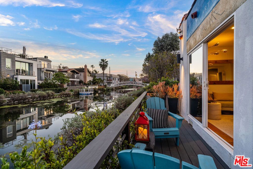 Photo of 225 Carroll Canal, Venice, CA 90291 (MLS # 26655805)