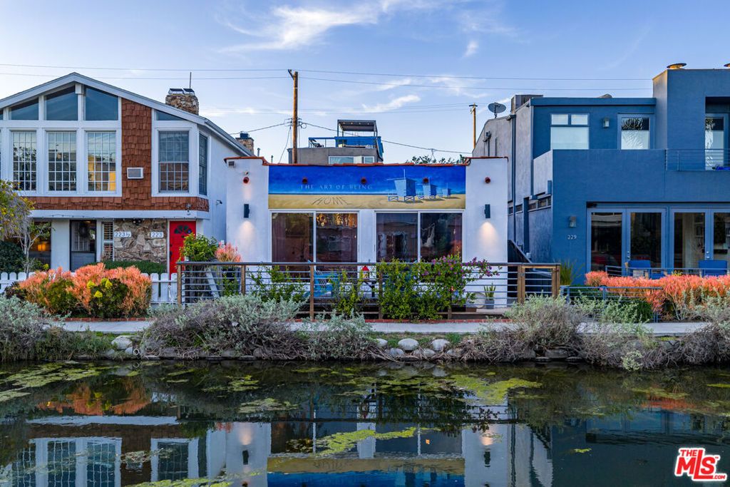 Photo of 225 Carroll Canal, Venice, CA 90291 (MLS # 26655805)