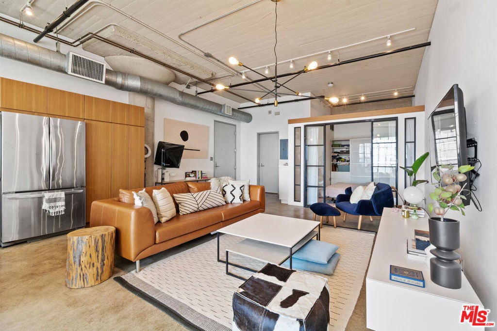 1855 Industrial Street 608