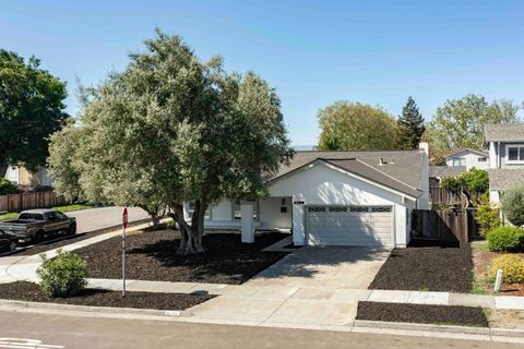 Photo of 5399 Entrada Olmos, San Jose, CA 95123 (MLS # ML82039838)
