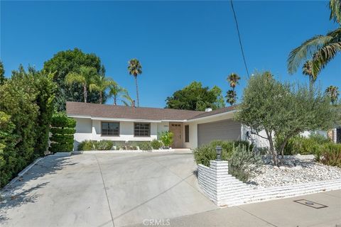 Photo of 2043 Panamint Drive, Glassell Park, CA 90065 (MLS # SR25221967)