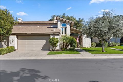 Photo of 38501 Oaktree Loop, Murrieta, CA 92562 (MLS # SW26084909)