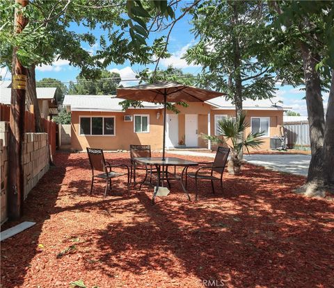 Photo of 118 Roberts Ln Ln #A-D, Bakersfield, CA 93308 (MLS # SB26090724)