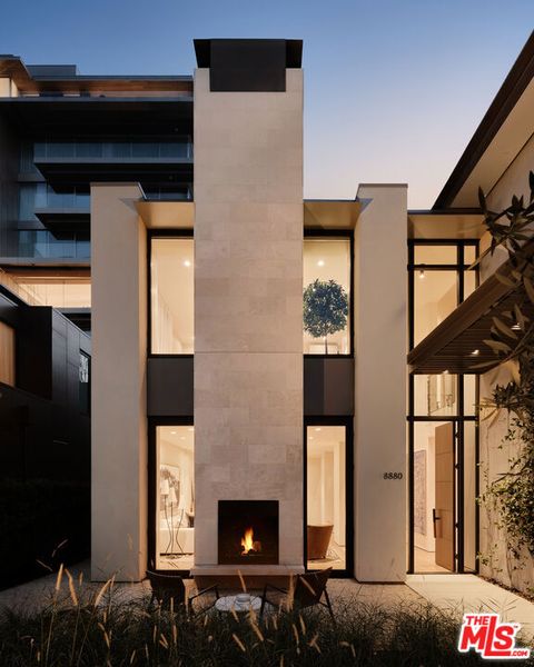 Photo of 8880 Rosewood Avenue, West Hollywood, CA 90048 (MLS # 26663493)