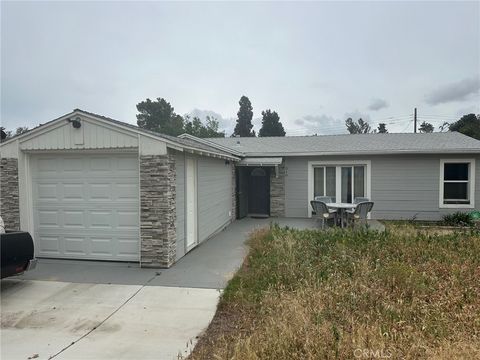 Photo of 310 Santa Rita Place, Banning, CA 92220 (MLS # CV26070136)
