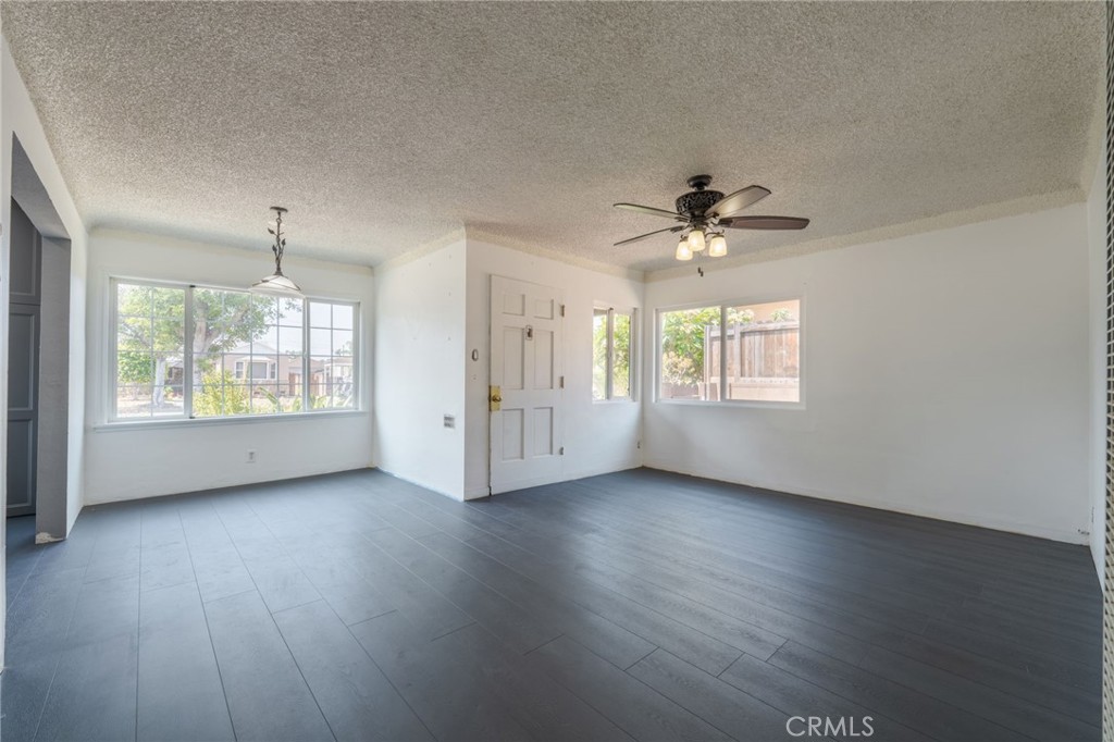 844 W Carmelita Avenue