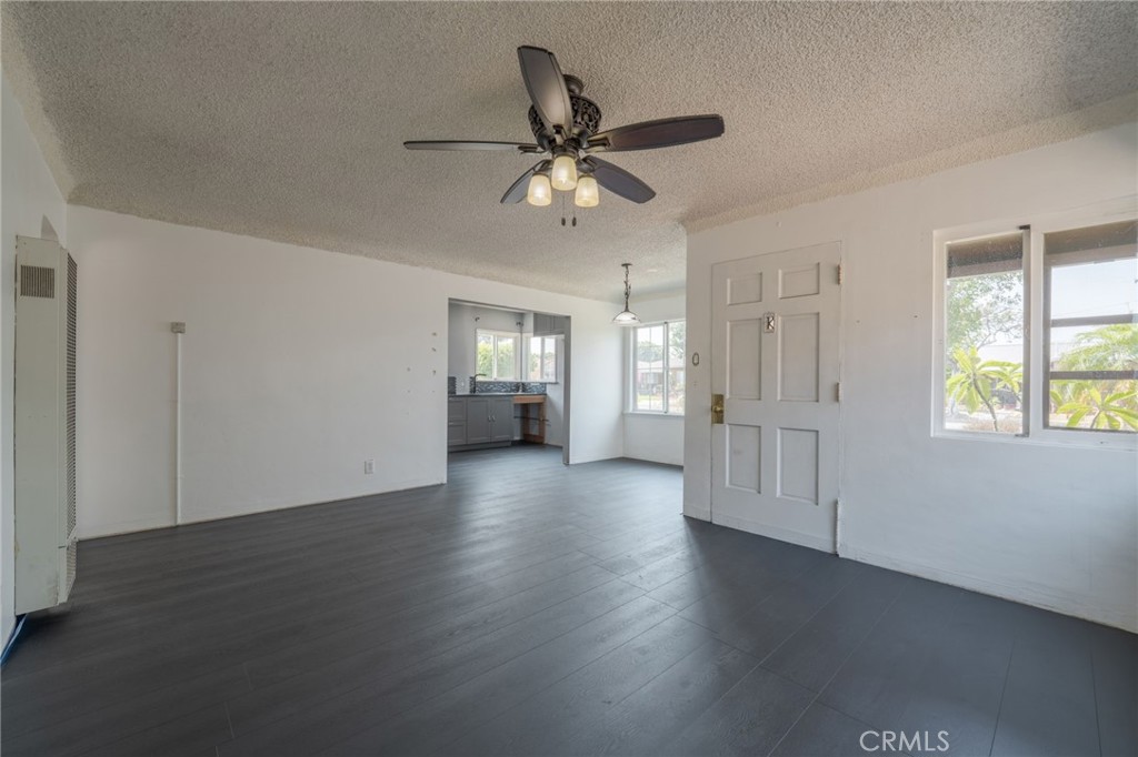 844 W Carmelita Avenue