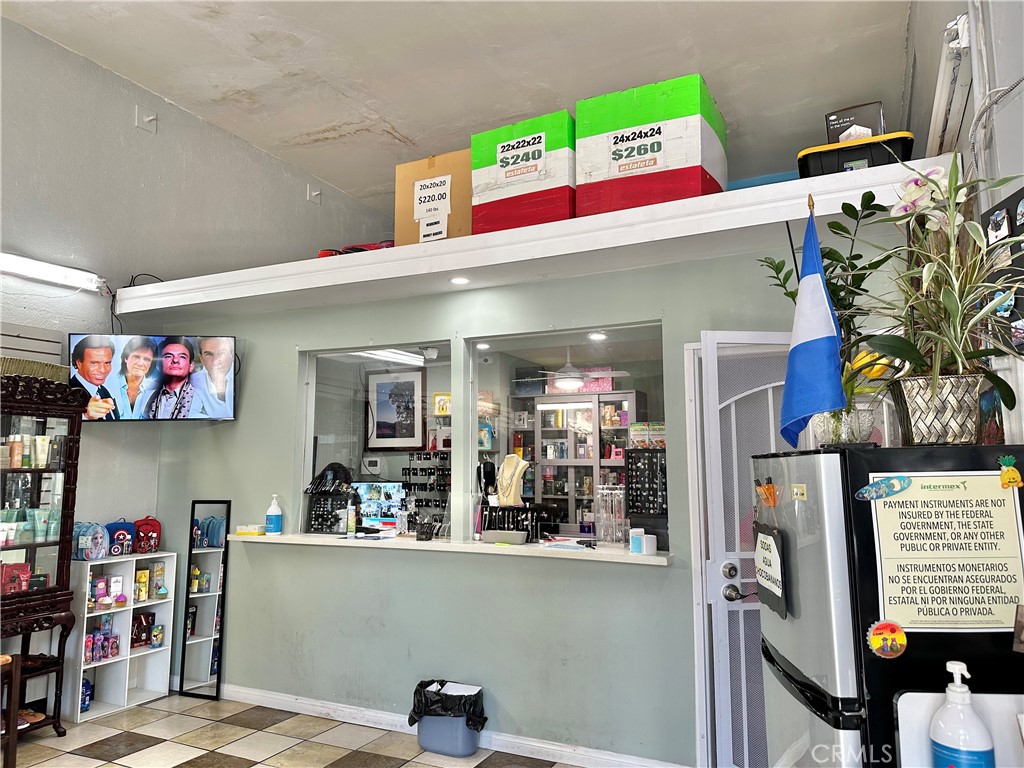 845 W Gardena Boulevard