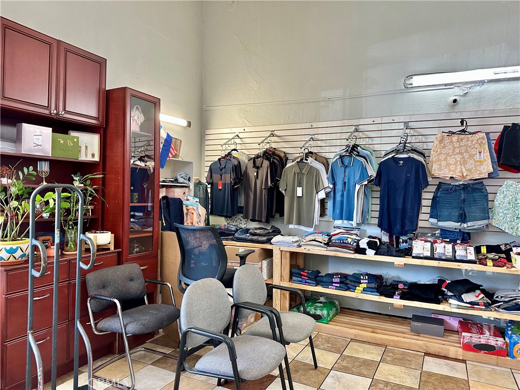 845 W Gardena Boulevard