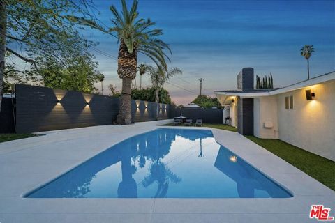 Photo of 20308 Mobile Street, Winnetka, CA 91306 (MLS # 25622379)