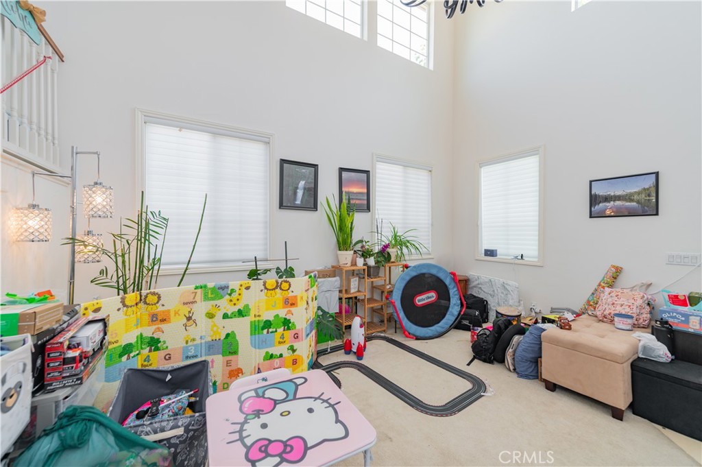 1828 Scenic View Circle