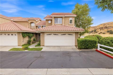 Photo of 28148 Bobwhite Circle #64, Saugus, CA 91350 (MLS # SR26164355)