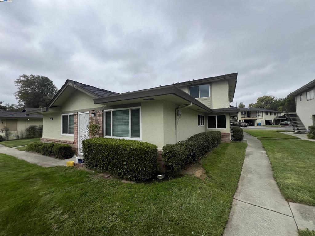 Priced to sell! This two bedroom, one bathroom unit is ready for it's new owner! First time buyers, those choosing to downsize, or even potential investors would do well to check into this unit. Property can use some updates but it won't take much to make this sparkle! Come see for yourself. At this price the clock is ticking!