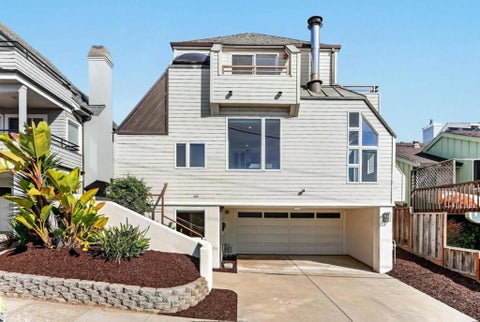 Photo of 460 Lake Avenue, Santa Cruz, CA 95062 (MLS # ML82059549)