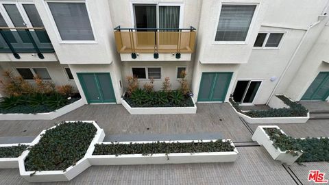 Tiny photo for 807 21st Street #3, Santa Monica, CA 90403 (MLS # 26857721)