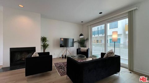 Tiny photo for 807 21st Street #3, Santa Monica, CA 90403 (MLS # 26857721)