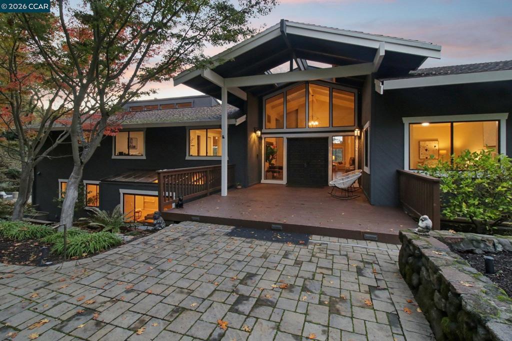858 Mountain View Dr Dr