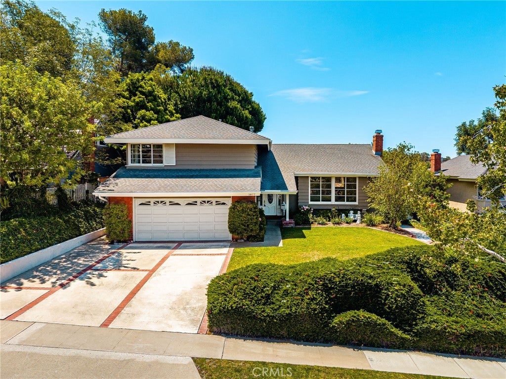 1877 Swan Circle
